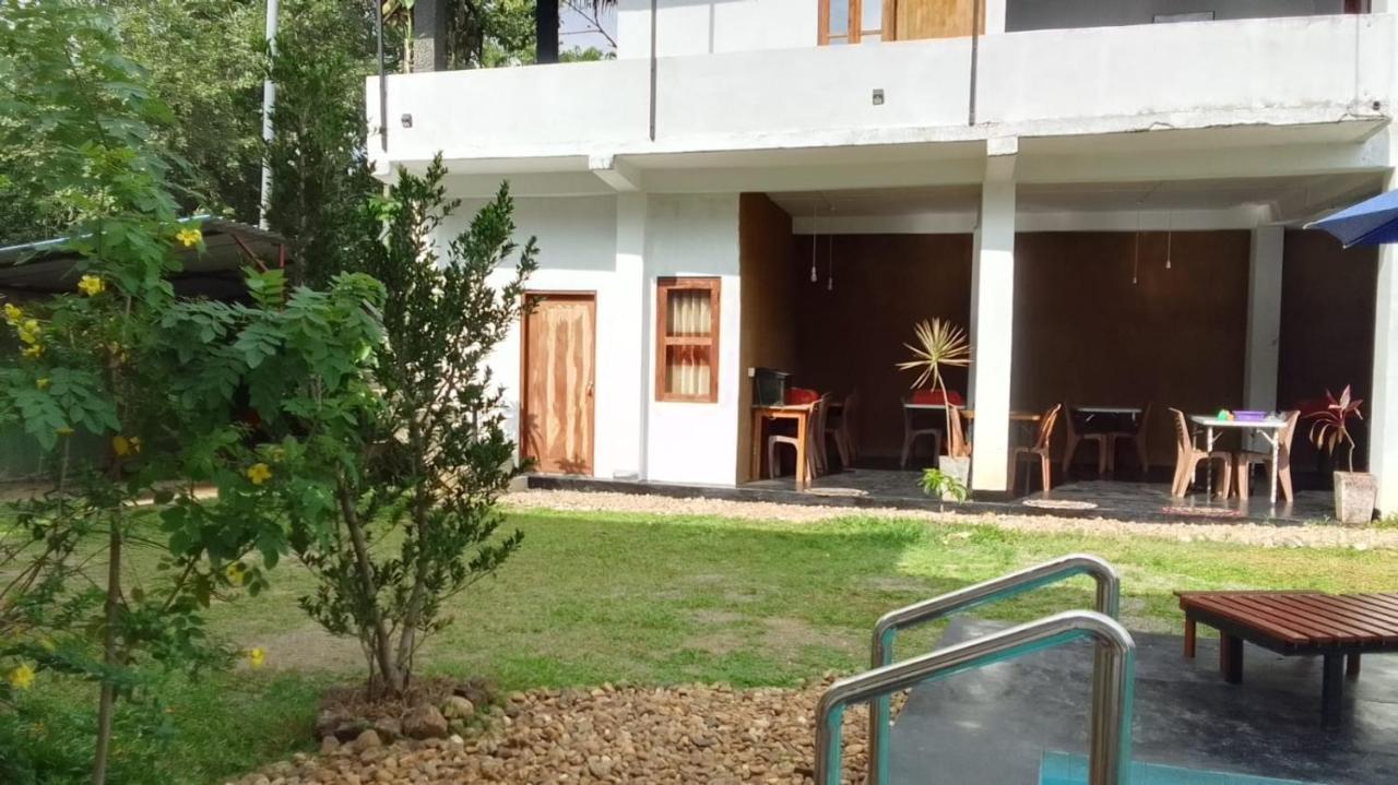 River Side & Swimming Pool Bed and Breakfast Udawalawe Eksteriør billede